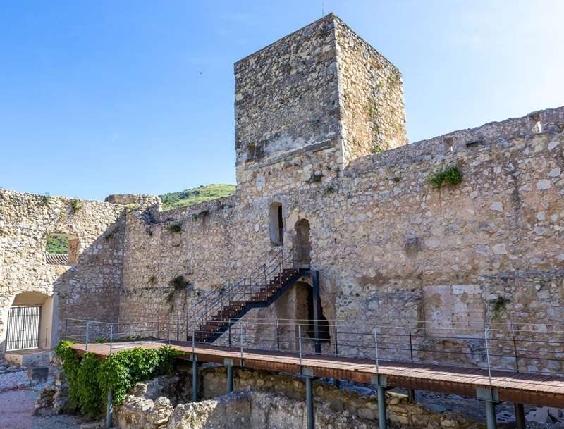 Vista del Castillo de Doña Mencía