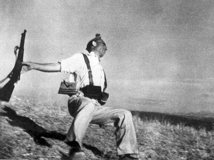 Robert Capa Miliciano Espejo