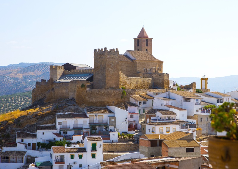 Vista del Castillo de Iznájar