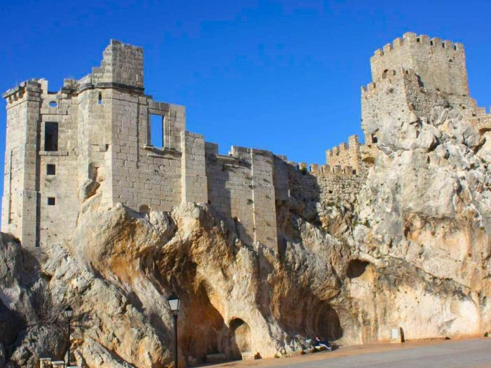 Castillo zuheros construccion